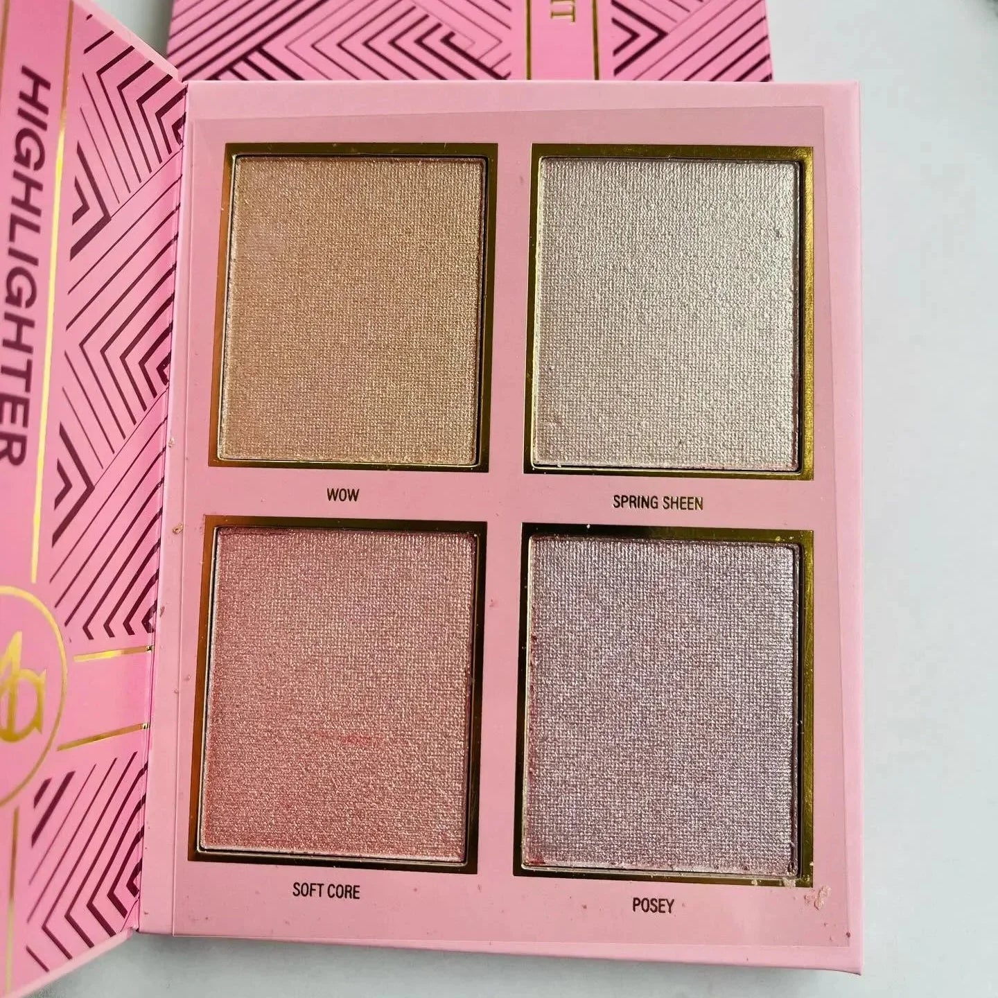 Mocallure 3 in 1 Mini Palette Notebook Eyeshadow, Highlighter & Blusher
